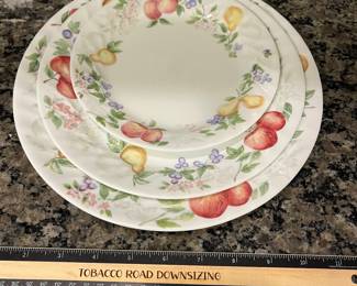 H97 - $60. 21 Piece Corning Corelle Chutney Fruit Swirl Set.