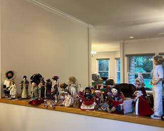 OVERVIEWS! Beautiful - Clean home. Come and shop to find some treasures!If these items don't have individual photos we can not hold for you - you MUST schedule an appointment to come and browse.