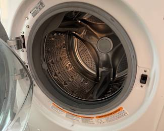 H107 - $100. LG 2012 Washing Machine on Stand. Model WM3470HWA.