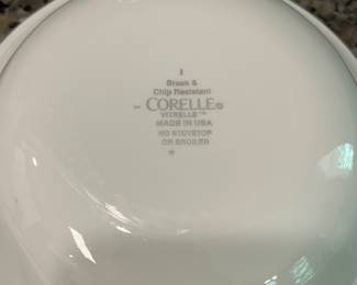H98 - $50. Vintage Corelle Bowl 16 Piece Set. 4 - 8.5" bowls. 6 -7" bowls, and 6 - 5.5" green rimmed bowls.