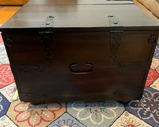 H49 - $95. Trunk Style Coffee Table - Dark Finish. Measures 44” W x 24” D x 18” Tall. Very good, Gently used condition.