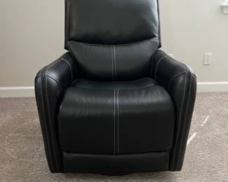H58 - $295. Motomotion Power Recliner. Like New condition!Measures 30“ W x 34” D x floor to seat 18” x floor to back 38” Tall.