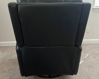 H58 - $295. Motomotion Power Recliner. Like New condition!Measures 30“ W x 34” D x floor to seat 18” x floor to back 38” Tall.