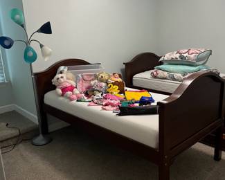 OVERVIEWS! Beautiful - Clean home. Come and shop to find some treasures!If these items don't have individual photos we can not hold for you - you MUST schedule an appointment to come and browse.