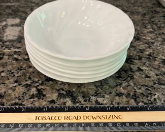 H98 - $50. Vintage Corelle Bowl 16 Piece Set. 4 - 8.5" bowls. 6 -7" bowls, and 6 - 5.5" green rimmed bowls.