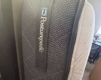 Queen size Sealy Posturepedic Mattress