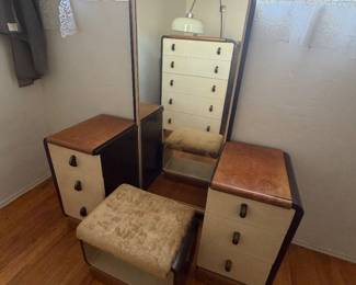 AMODEC (American Modern Decoration Company Vanity