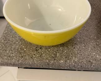Pyrex bowl 