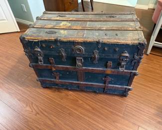 Antique Steamer Trunk Flat Top Storage Box Coffee Table