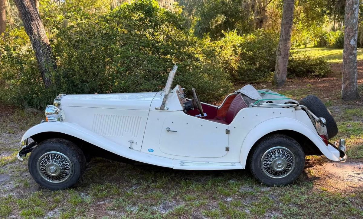 1952 MG TD replica, 2 seater convertible kit car