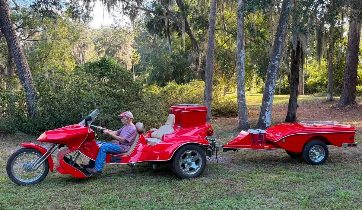 Custom cherry red trike (Roadhawk) with trailer Volkswagen