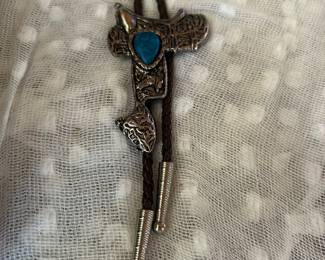 Saddle bolo tie