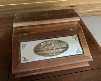 Wooden jewelry box
