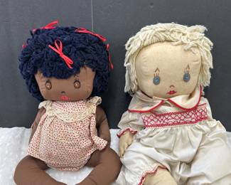 Clothe dolls 