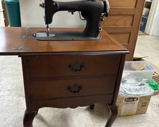 Sewing machine in cabinet hamberger 