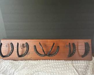 Horse shoe hanging rack