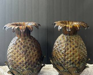 Large metal pineapple decor 