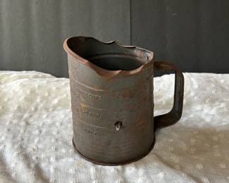 Flour strainer