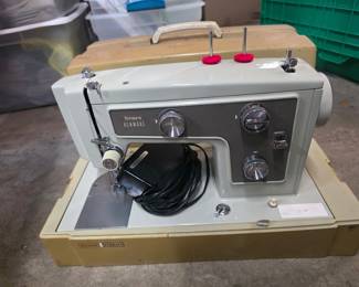 Sears Kenmore, sewing machine in case