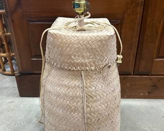 Woven basket lamp 