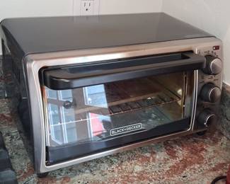 BLACK+DECKER 4-Slice Stainless Steel Toaster Oven (TO1313SBD)