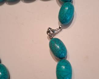 Chunky Faux Turquoise Oval Graduated Necklace