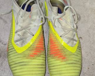 Nike Phantom 6 Low Elite FG "Hyper Crimson/Black/Limelight" HJ2146-801