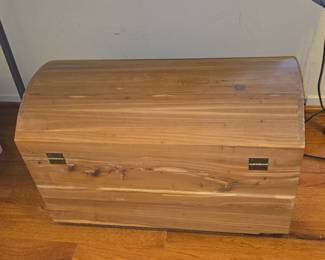 Aromatic Red Cedar Blanket Chest