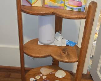 Vintage Heart-Shaped Three-Tier Corner Shelf
