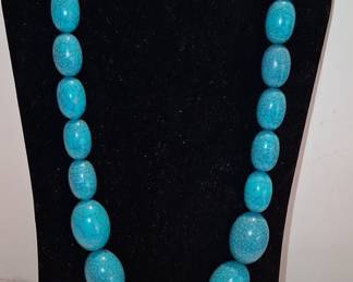 Chunky Faux Turquoise Oval Graduated Necklace