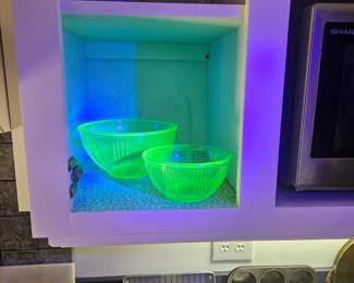 Uranium glass bowl set