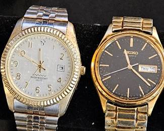 gold-tone Seiko Quartz Day-Date wristwatch