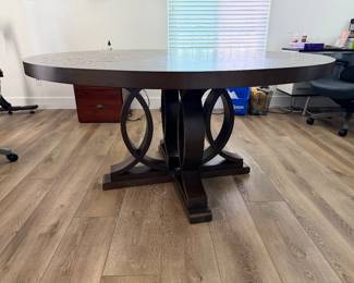 Large round dining table Nice base!