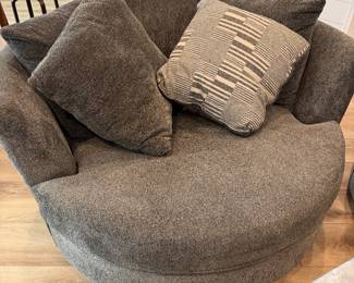 Cozy curl up round chair