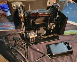Singer Feather Weight sewing machine 