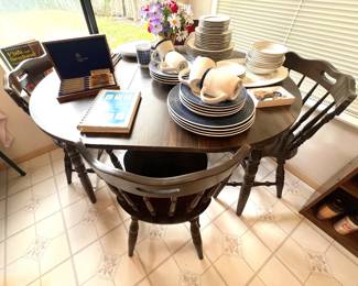 Dinette with 4 Chairs 