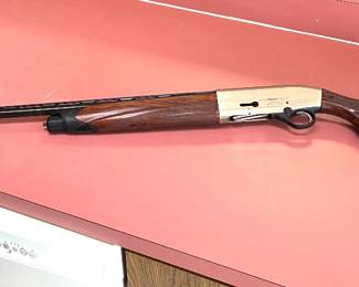 Remington Wingmaster Model 870 .12 GA Action Shotgun Very good condition