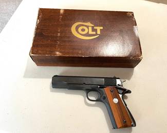 Colt’s MK IV / Series Government Model 45 mm -Automatic Blue finish Very good condition 