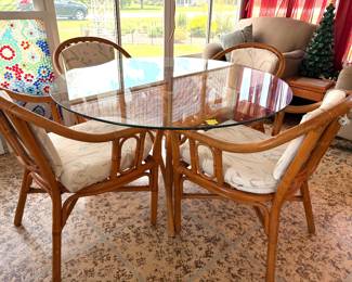 $250 - Rattan/Glass Top Dining/Kitchen Table w/4 chairs