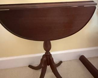 Duncan Phyfe Style Mahogany Drop Leaf Pedestal Table