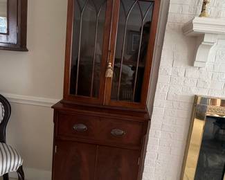 Hepplewhite Style Mahogany Corner Cabinet with Flame Mahogany Veneers