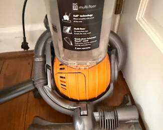 Dyson DC25 Animal Ball Upright Vacuum Cleaner
