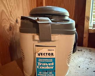 Vector TVEC212 Thermoelectric Travel Cooler and Warmer