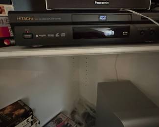 Hitachi DV-P305 DVD/CD/Video CD Player