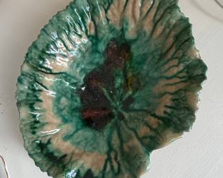Etruscan Majolica Begonia Leaf Dish