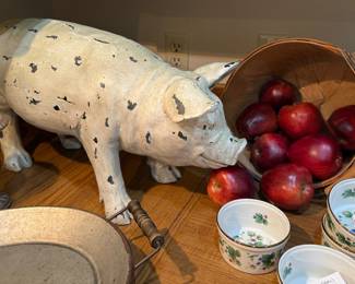 Display Pig - very heavy! Wonderful! Beautiful faux apples!!