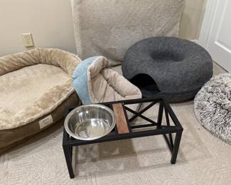 Pet Bedding and Raised Food Bowls (I have the other bowl :)