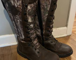 Snake resistant boots