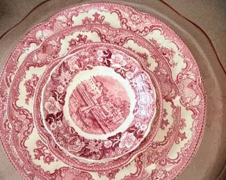 Vintage Johnson Brothers “Old Britain Castles” red transferware plates featuring an ornate floral border and classic English scenery a beautiful find for collectors! ❤️🏰