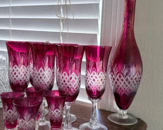 Stunning ruby-red Bohemian-style cut-to-clear crystal collection featuring a tall decanter, goblets, wine glasses, and cordials an elegant showstopper for collectors and entertainers! ❤️✨